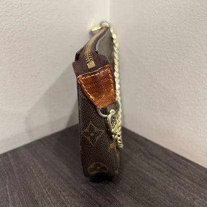#206 LOUIS VUITTON Pochette