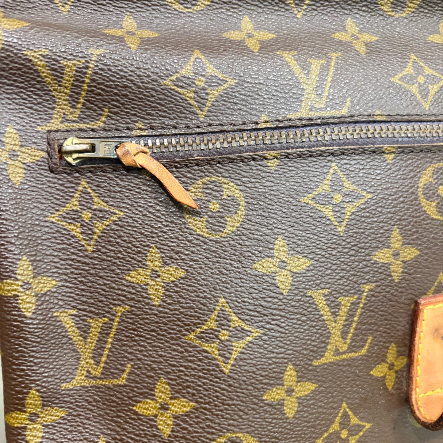 #8006 LOUIS VUITTON Monogram Vintage Pochette Pliante (RARE!)
