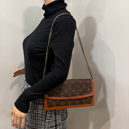 #8243 LOUIS VUITTON Monogram Dame 26 with Removable Chain