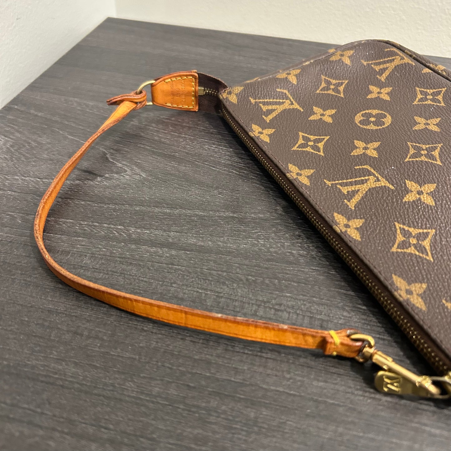 #302 LOUIS VUITTON Pochette