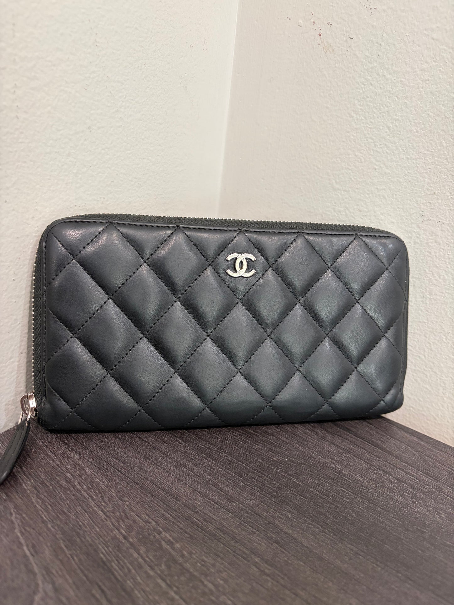 #3236 CHANEL 2018-2019 Black Zip Wallet