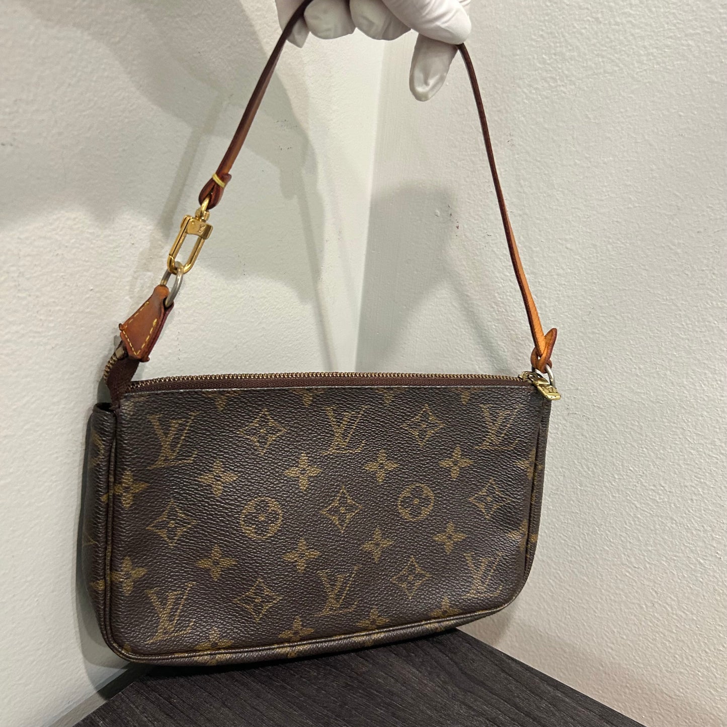 #304 LOUIS VUITTON Pochette
