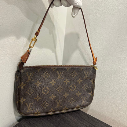 #304 LOUIS VUITTON Pochette