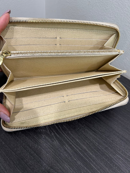 SOLD! Louis Vuitton Damier Zippy Wallet