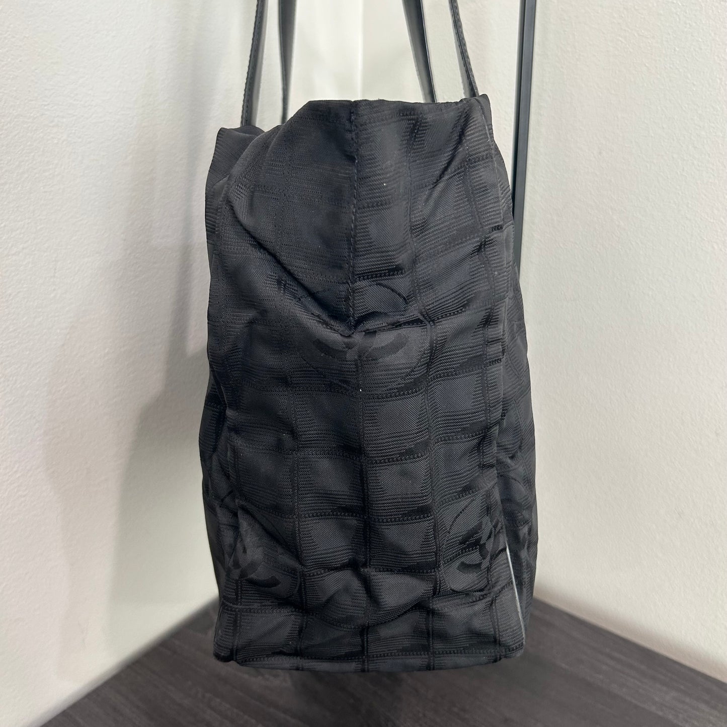 1011 CHANEL Travel Ligne Tote Black