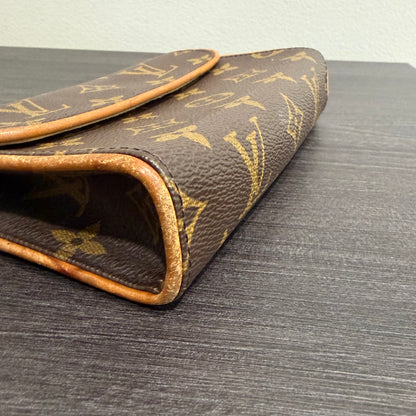 #3213 LOUIS VUITTON Monogram Pochette