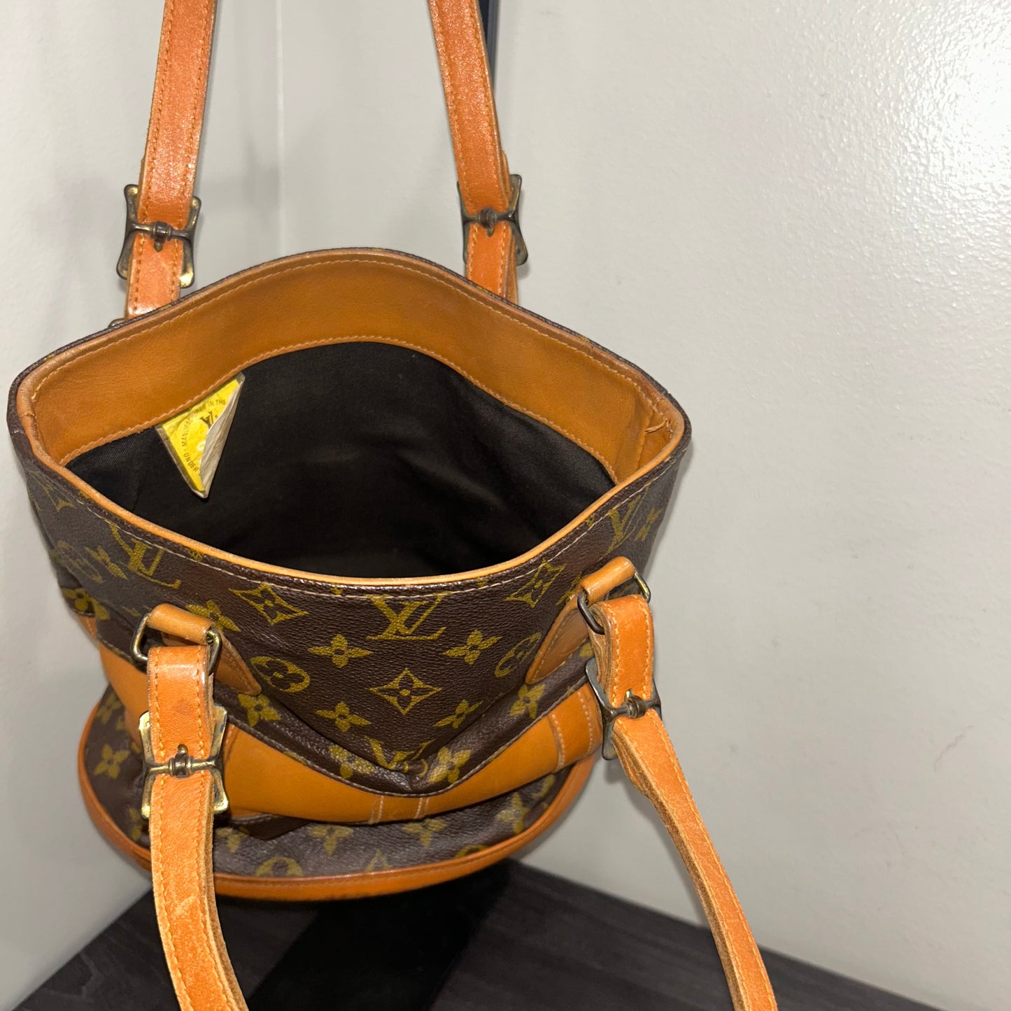 1034 LOUIS VUITTON Vintage Bucket Bag