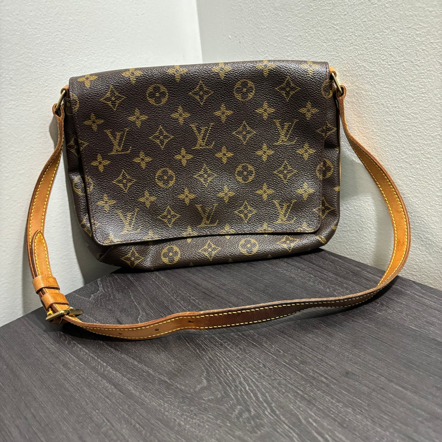 #233 LOUIS VUITTON Musette Tango