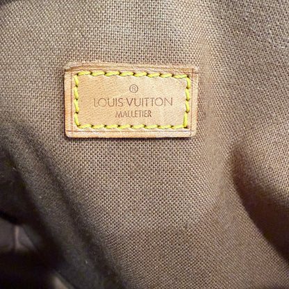 #3206 LOUIS VUITTON  Monogram  Gibeciere GM