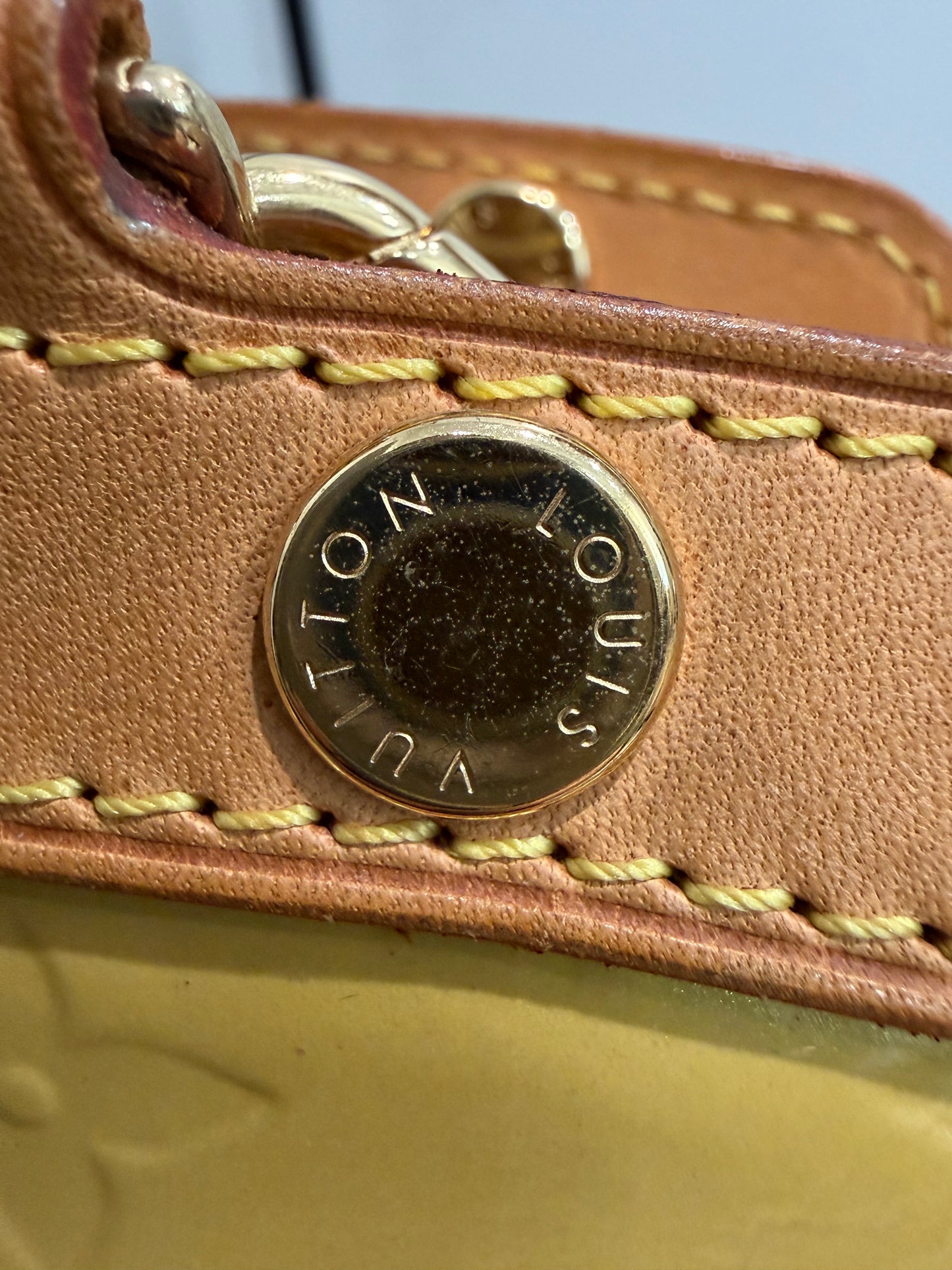 8857 LOUIS VUITTON Yellow Vernis Brea MM