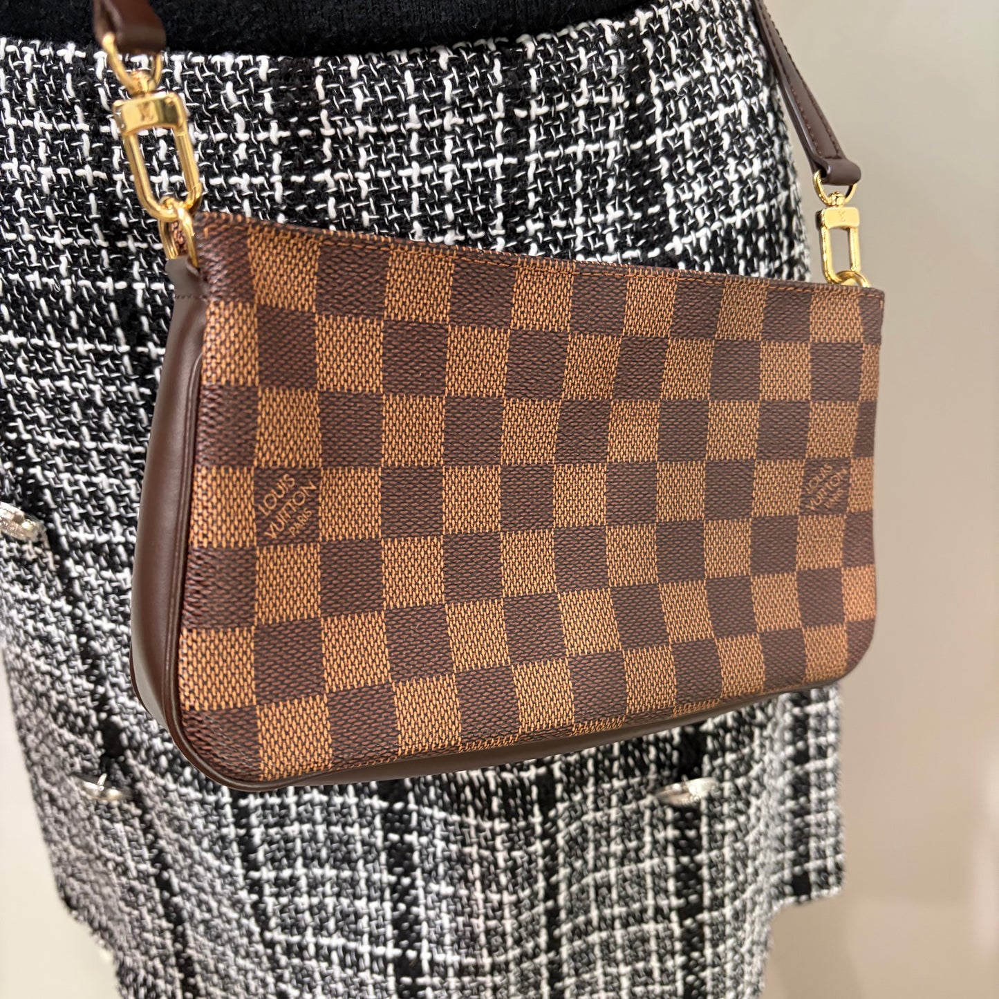 #8206 LOUIS VUITTON Damier Crossbody