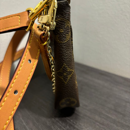 #244 LOUIS VUITTON Pochette