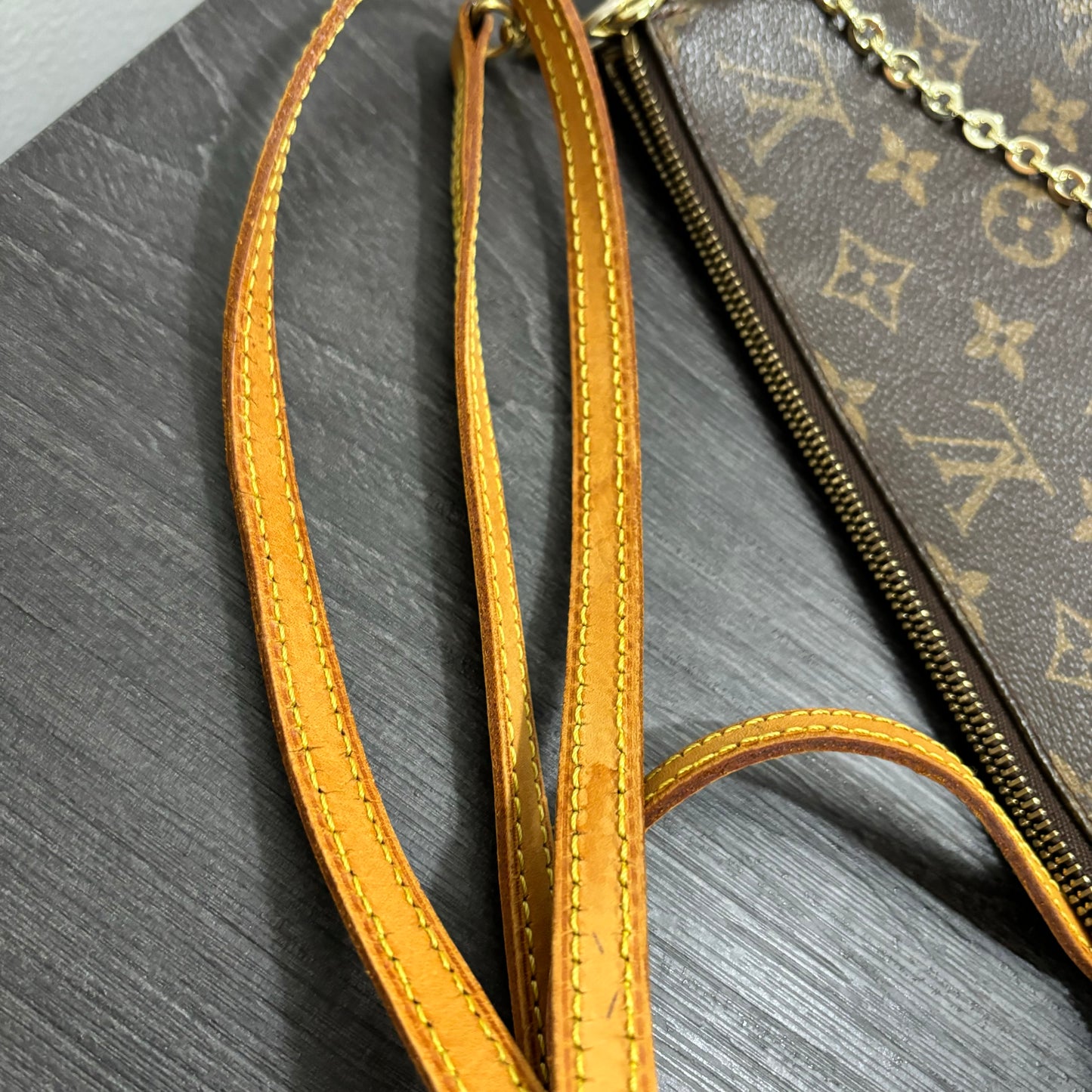 #236 LOUIS VUITTON Pochette