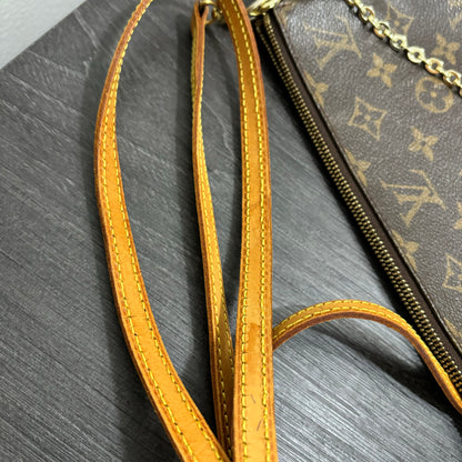 #236 LOUIS VUITTON Pochette