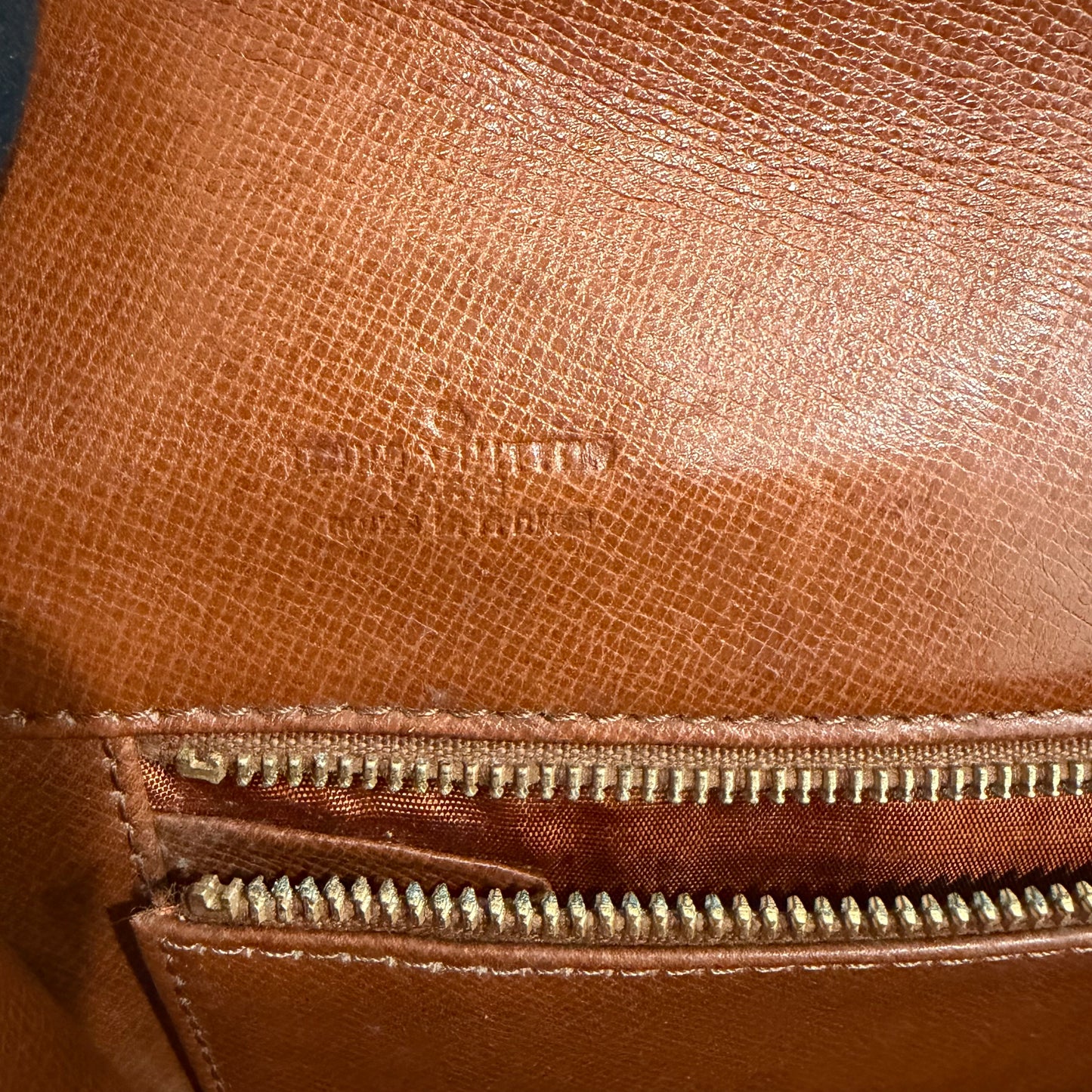 #8278 LOUIS VUITTON Monogram Dame 26