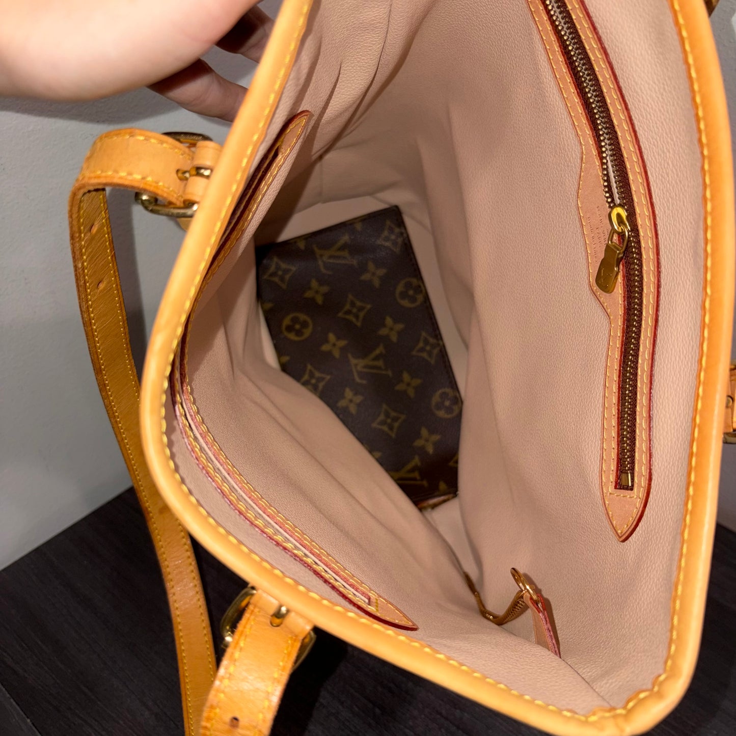 #1108 LOUIS VUITTON Monogram Bucket GM