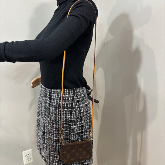 1125 LOUIS VUITTON Mini Pochette