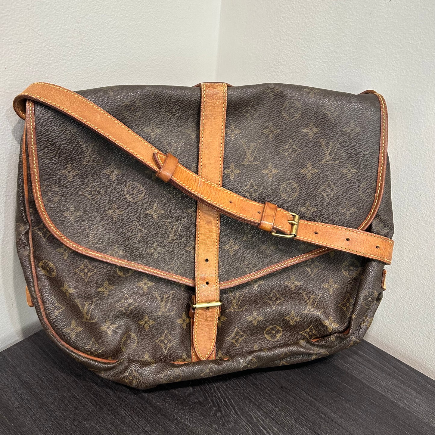 #412 LOUIS VUITTON Samur 35