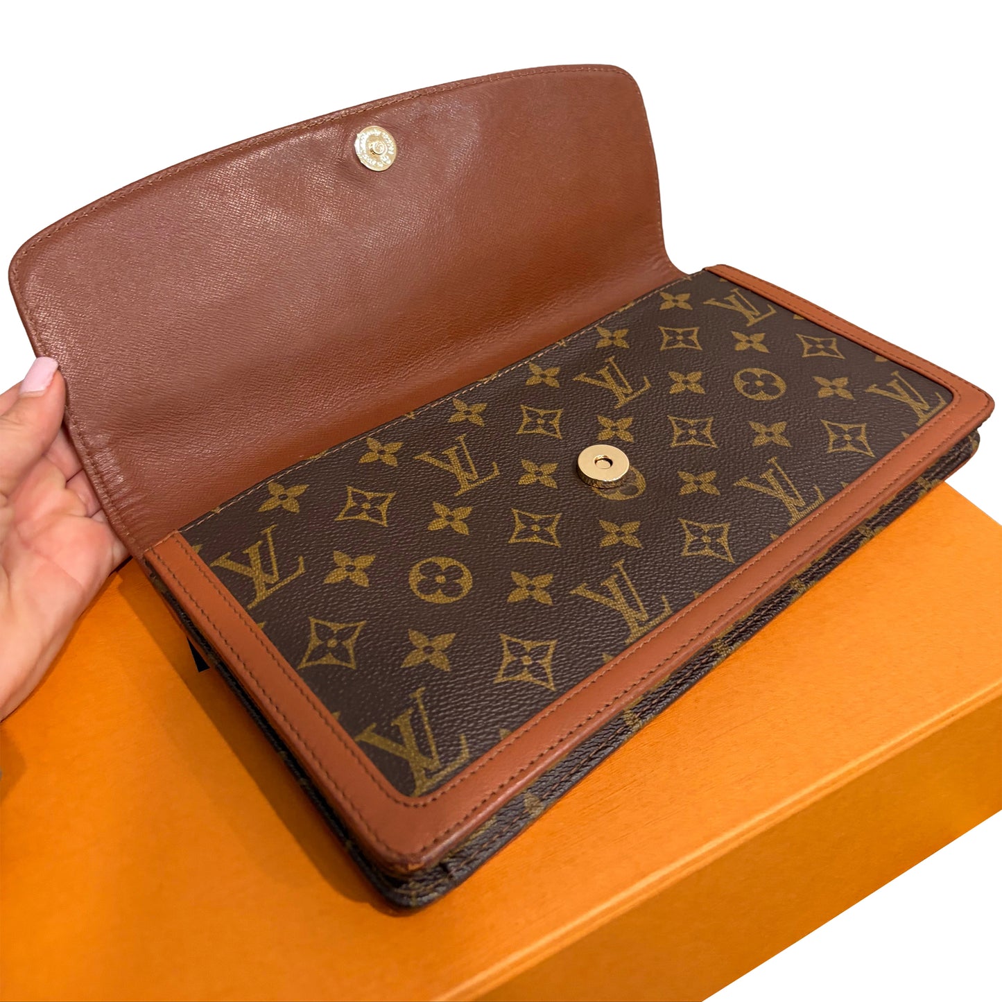 #1101-08 LOUIS VUITTON Monogram Dame 28 with Removable Chain