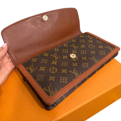 #1101-08 LOUIS VUITTON Monogram Dame 28 with Removable Chain