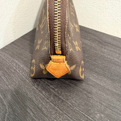 8909 LOUIS VUITTON Monogram Cosmetic Pouch