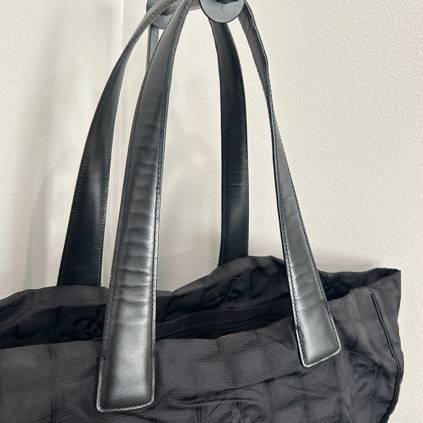 1011 CHANEL Travel Ligne Tote Black