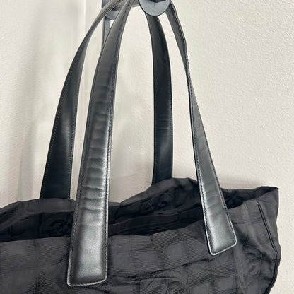 1011 CHANEL Travel Ligne Tote Black