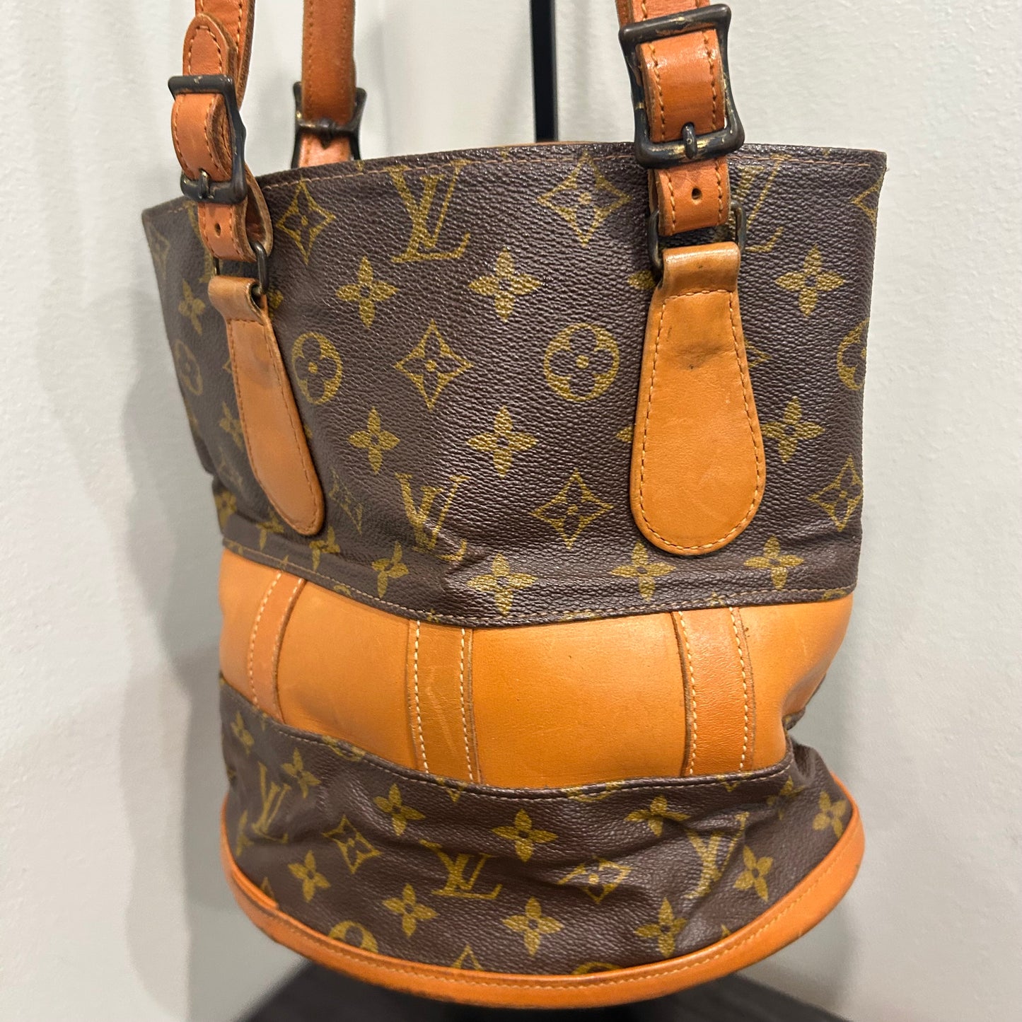 1034 LOUIS VUITTON Vintage Bucket Bag
