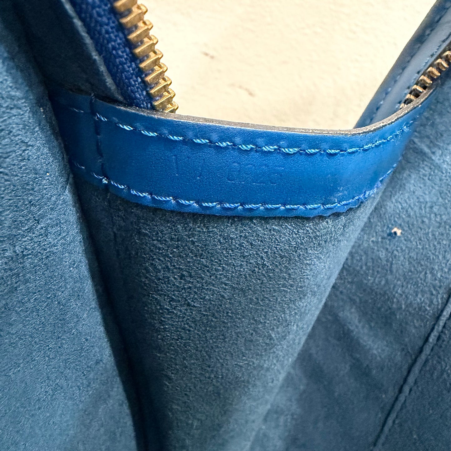 #8276 LOUIS VUITTON Blue Epi Lussac GM