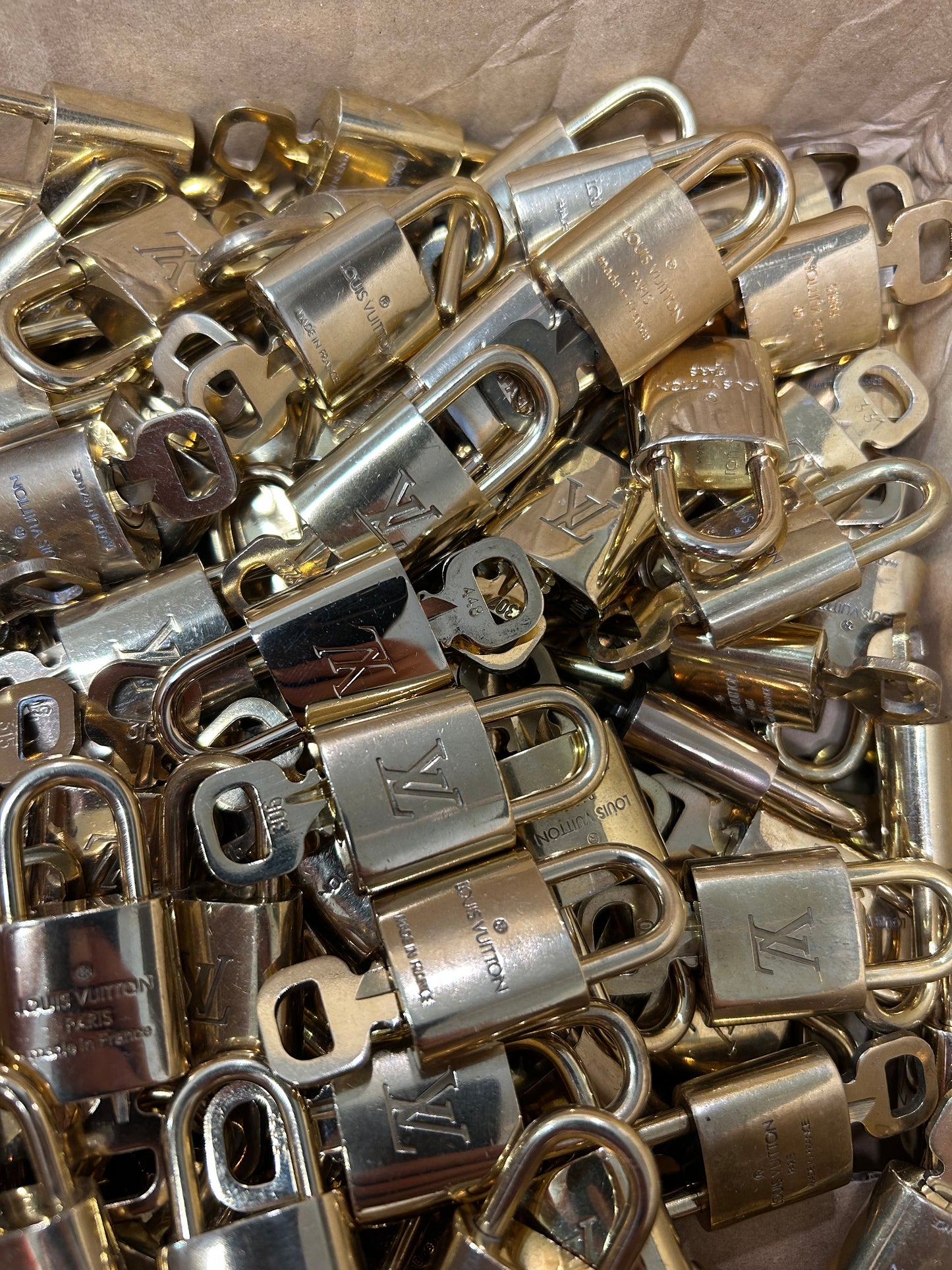 LOUIS VUITTON Lock & Key - Set of 10