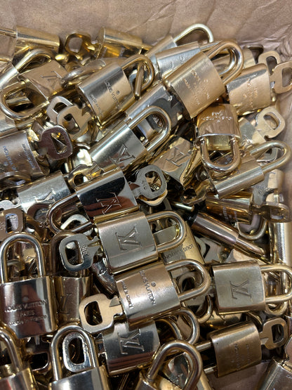 LOUIS VUITTON Lock & Key - Set of 10