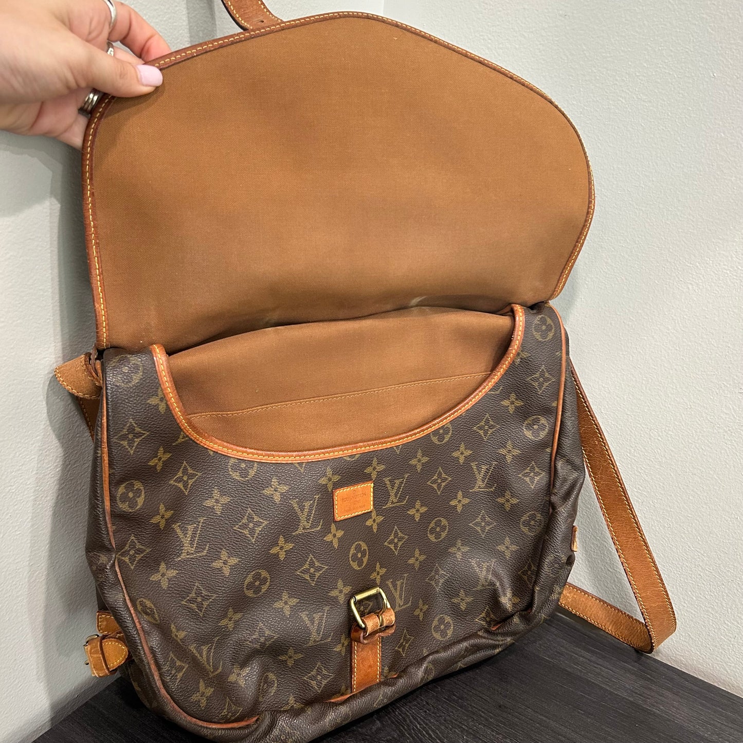 #412 LOUIS VUITTON Samur 35