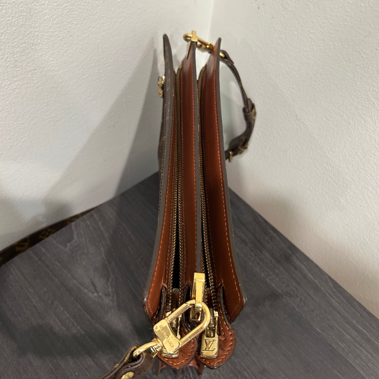 #211 RARE! LOUIS VUITTON Angian