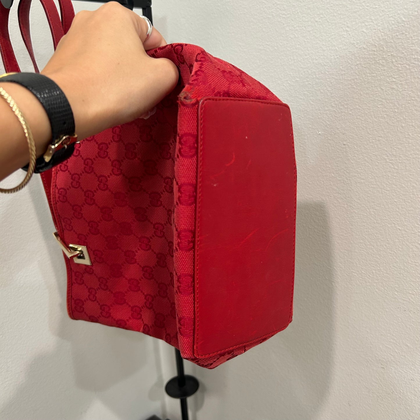 1056 GUCCI Canvas Bucket Tote