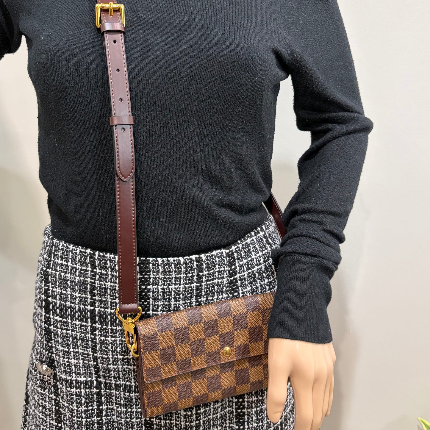 #1101-04 LOUIS VUITTON Damier Ebene Wallet with Removable Strap