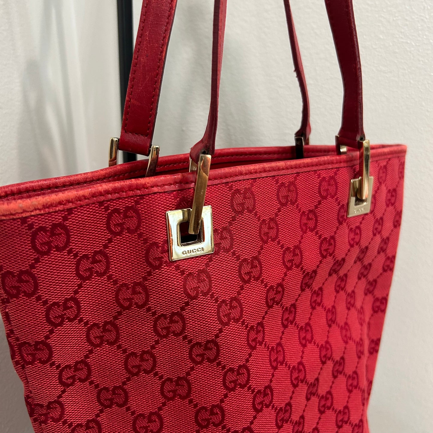 1056 GUCCI Canvas Bucket Tote