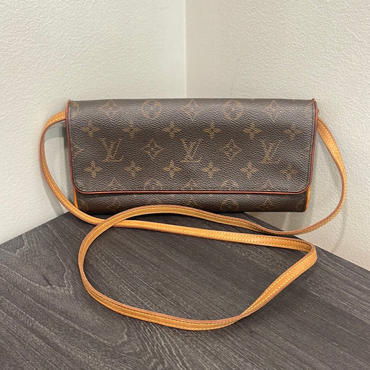 SOLD! Louis Vuitton Pochette
