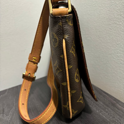 #226 LOUIS VUITTON Musette Tango Short