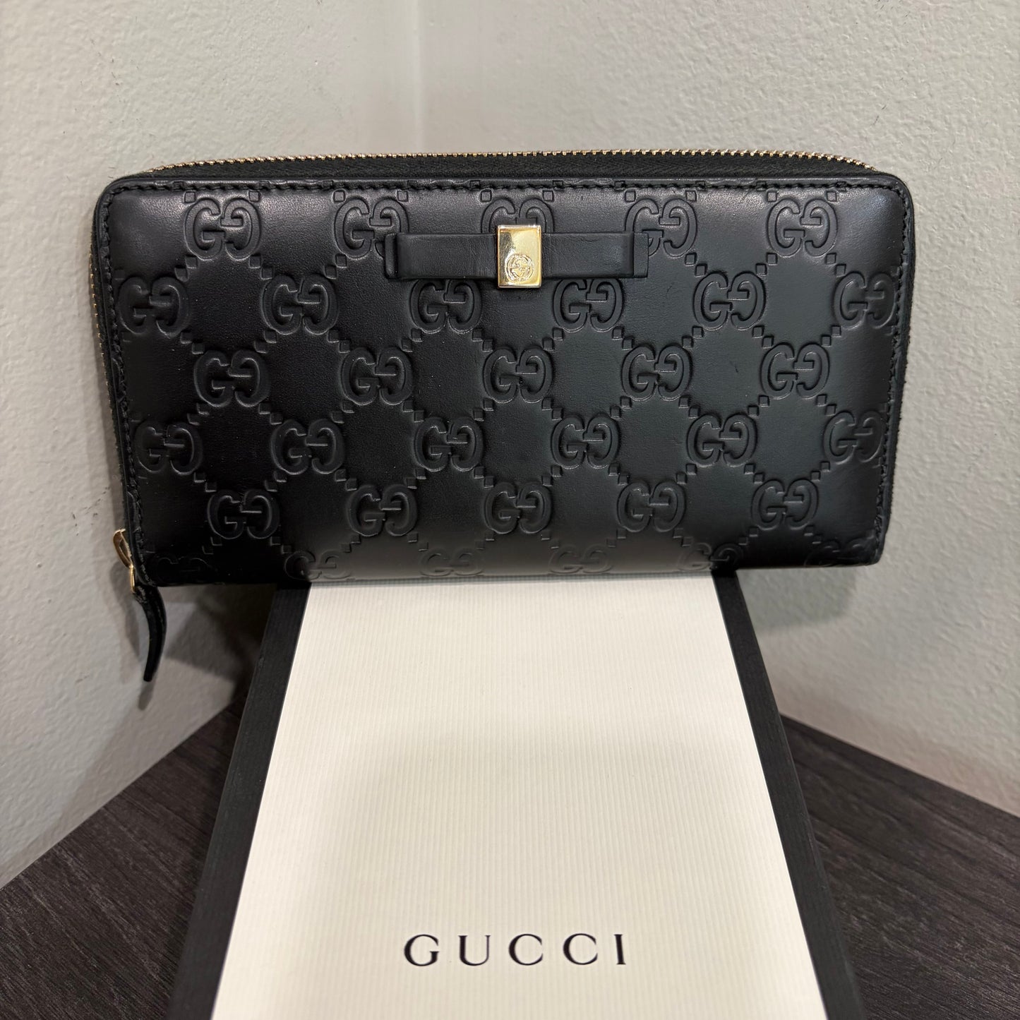 #3233 GUCCI Black Zip Wallet