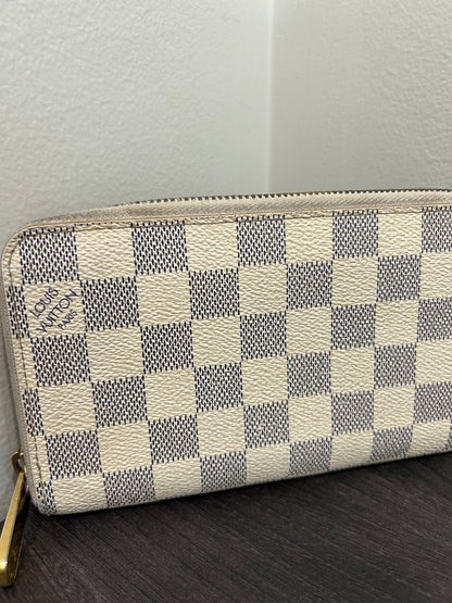 SOLD! Louis Vuitton Damier Zippy Wallet