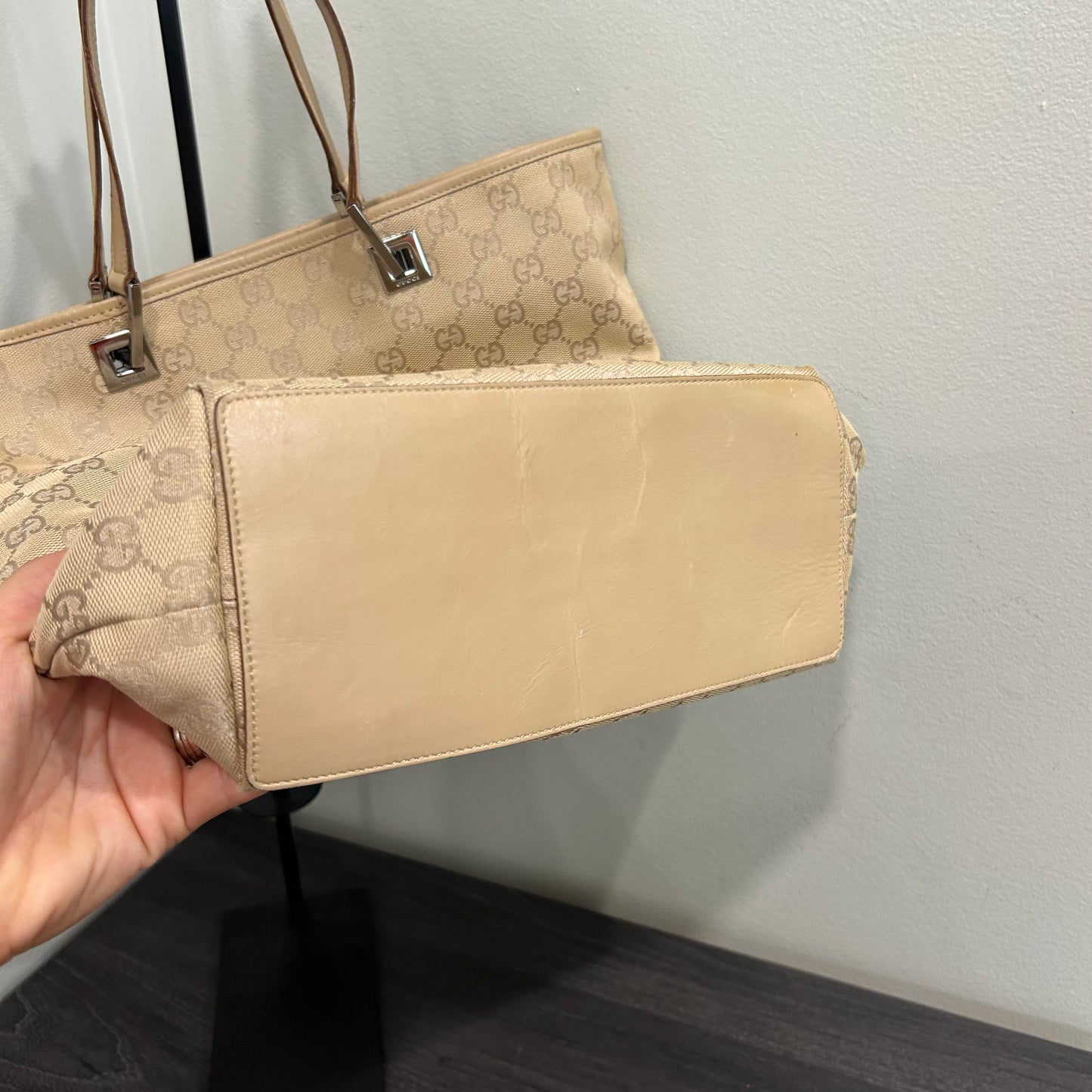 1064 GUCCI Canvas Bucket Tote