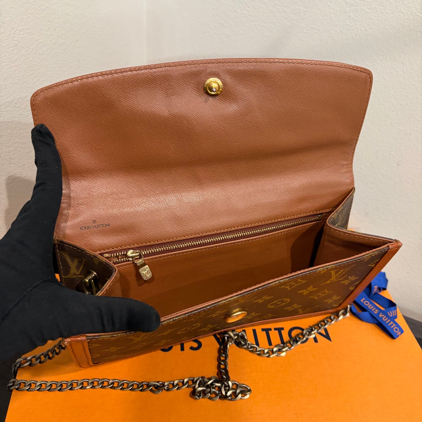 #8243 LOUIS VUITTON Monogram Dame 26 with Removable Chain