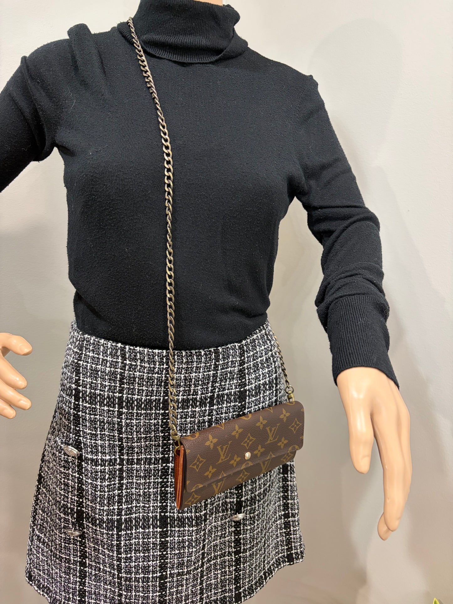 #1101-02 LOUIS VUITTON Monogram Wallet with Removable Chain