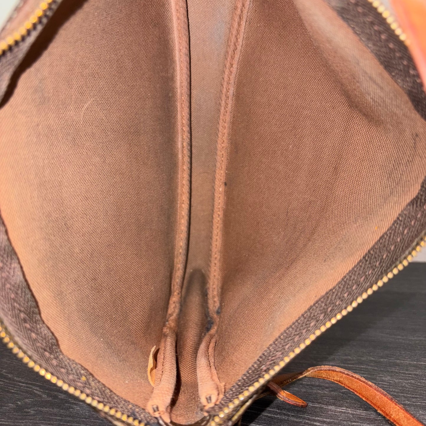 8912 LOUIS VUITTON Monogram Pochette