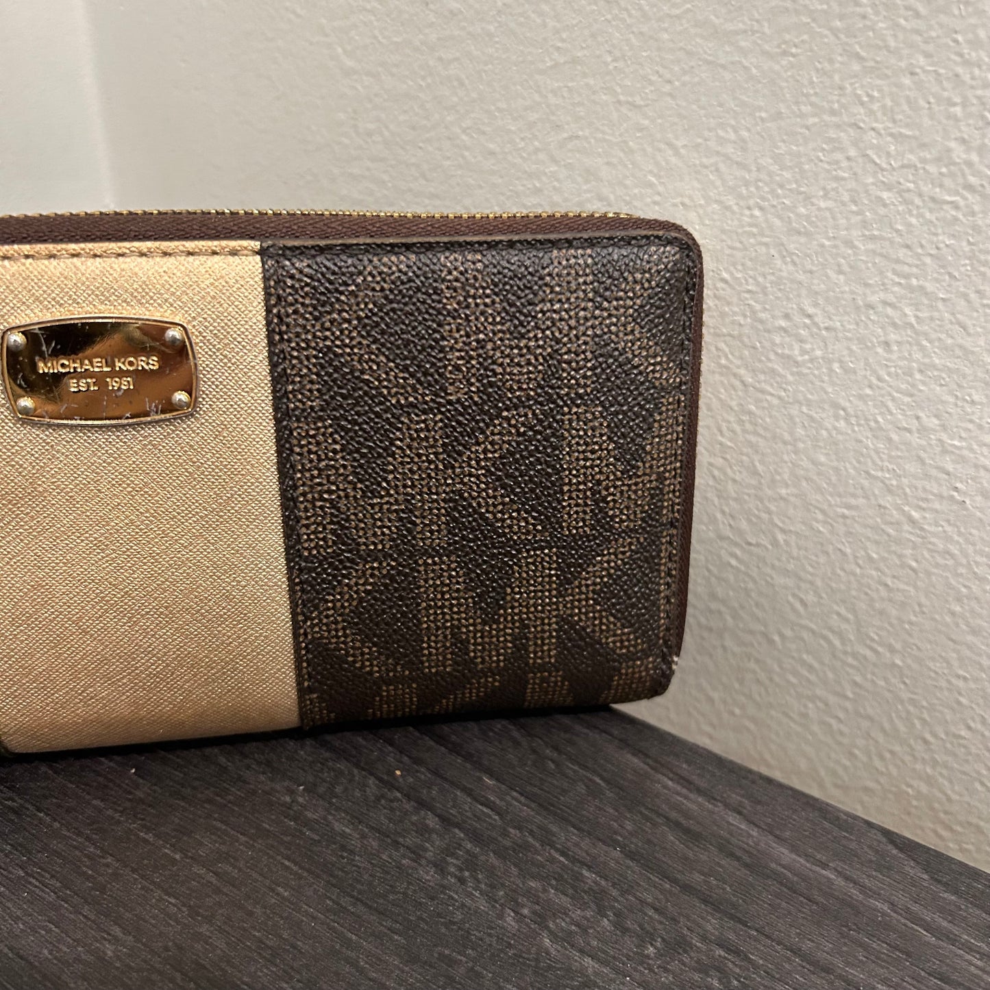 CLEARANCE Michael Kors Zip Wallet