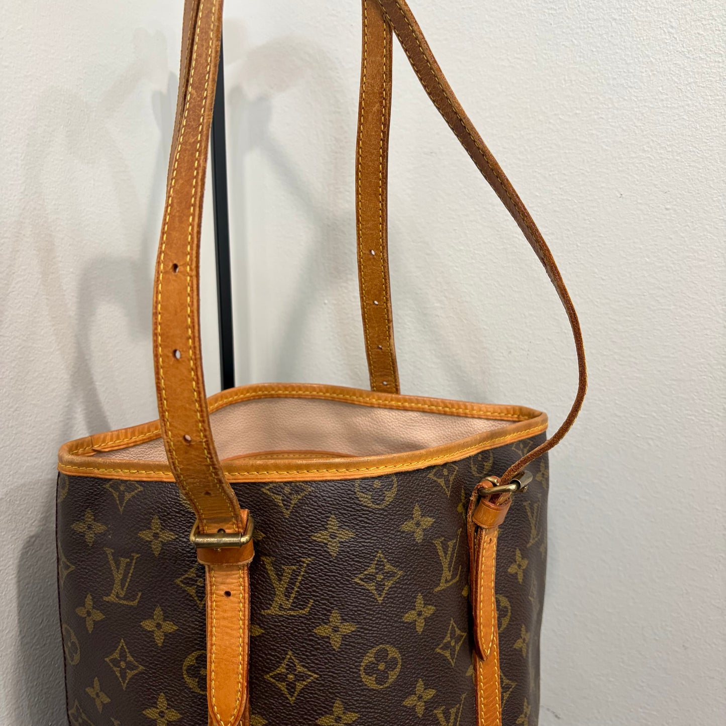 #8202 LOUIS VUITTON Monogram Bucket GM