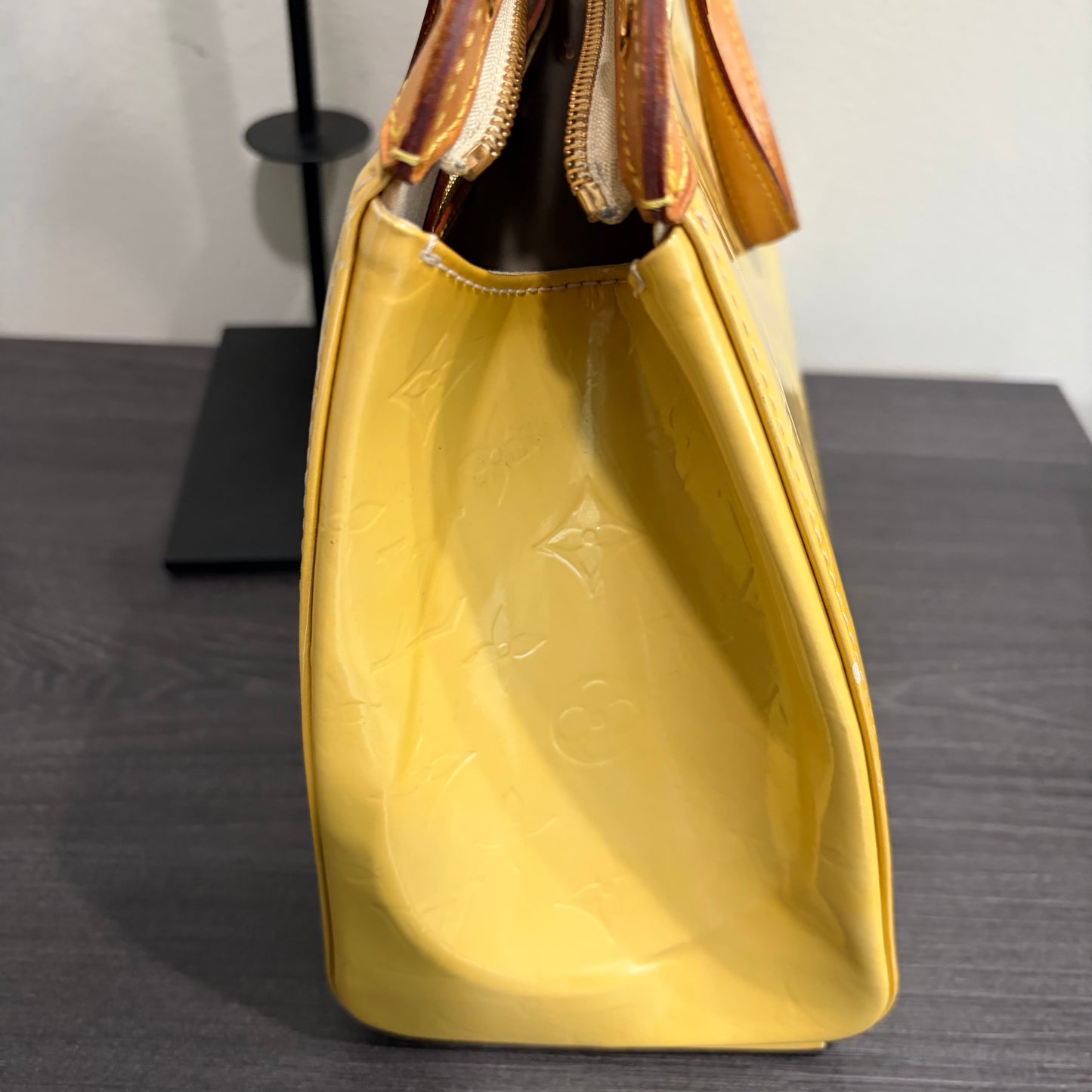 8857 LOUIS VUITTON Yellow Vernis Brea MM