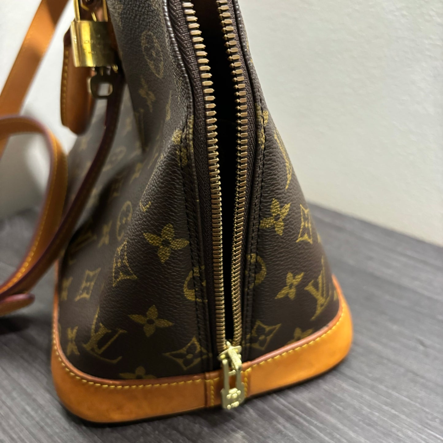 #250 LOUIS VUITTON Alma