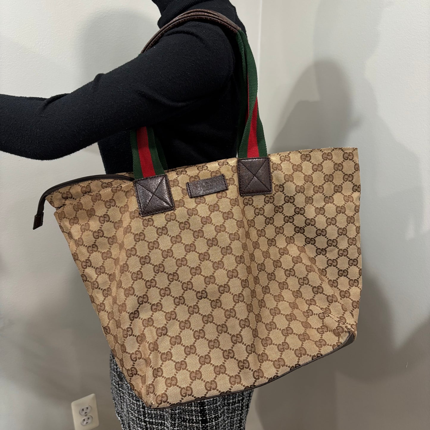 8881 GUCCI Brown Canvas Web Tote