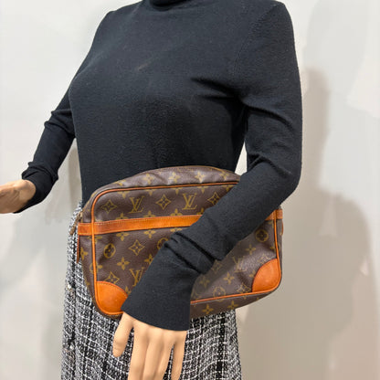 BF-06 LOUIS VUITTON Clutch
